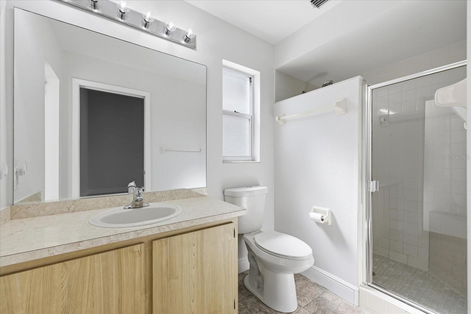 Primary en-suite bathroom
