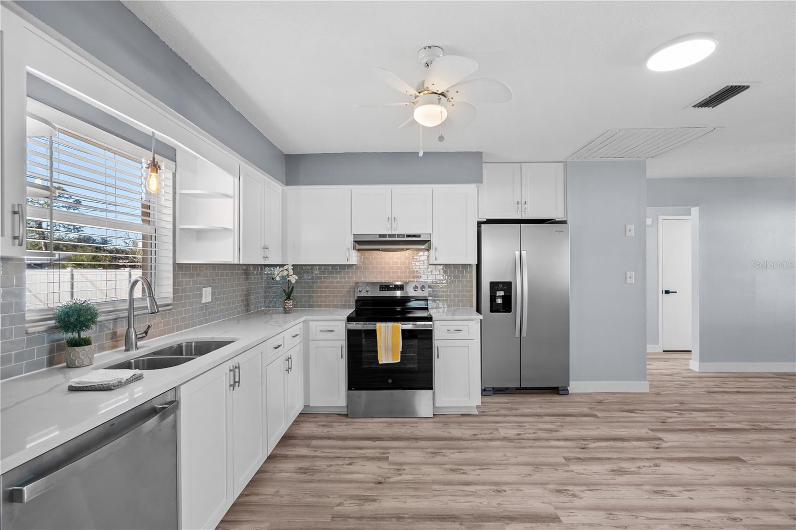 Great kitchen area and no popcorn in this home!