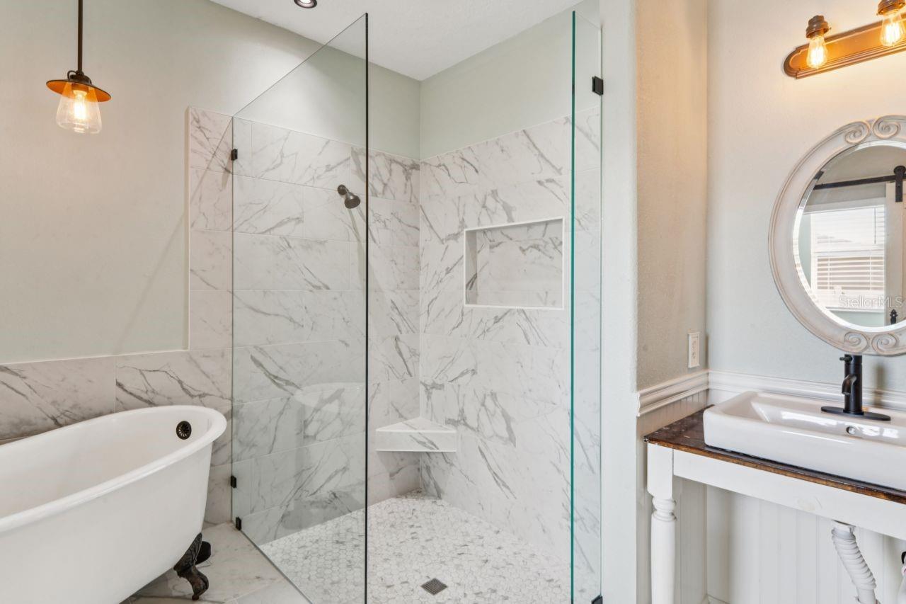 Primary bath walk in seamless glass shower