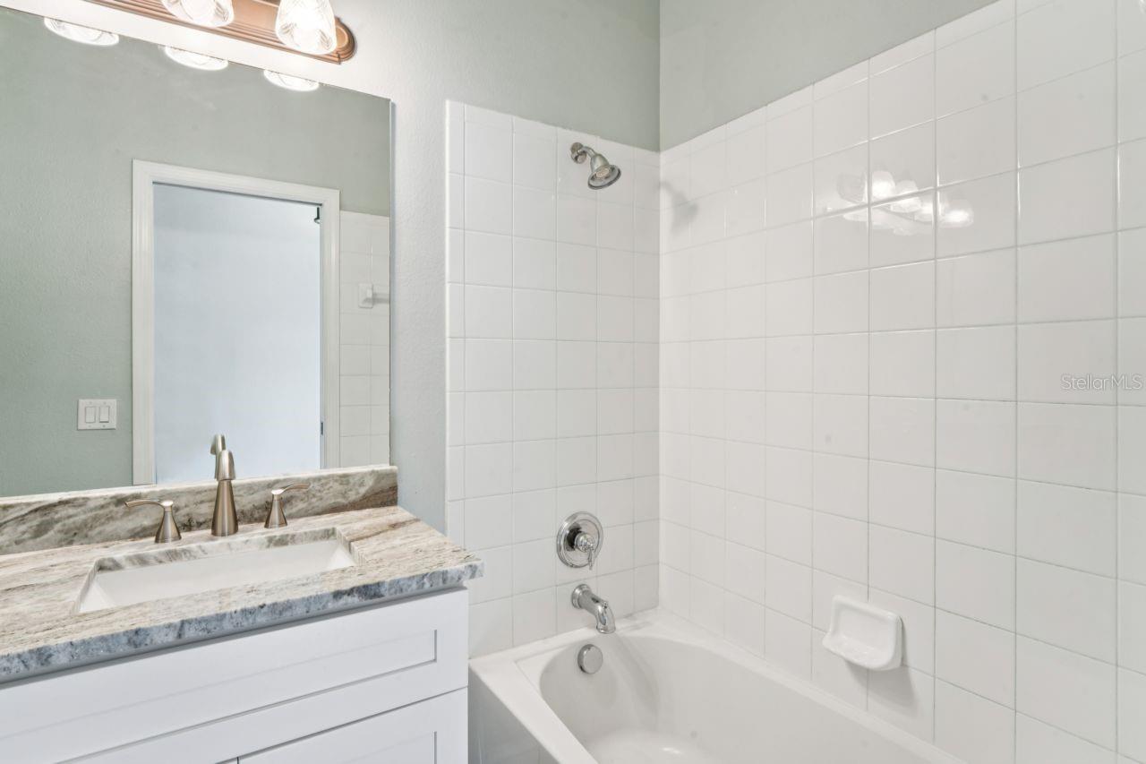 Bathroom 2 | tub/shower combo Level 1