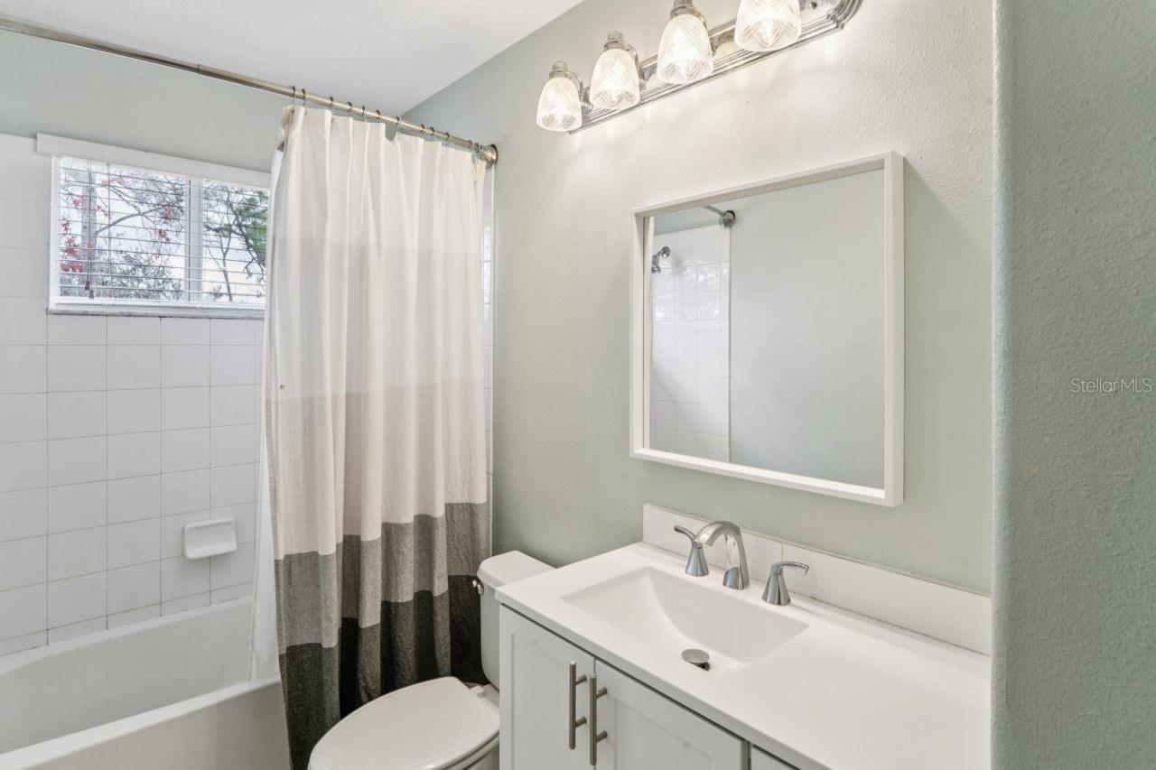 Bathroom 3 | tub/shower combo