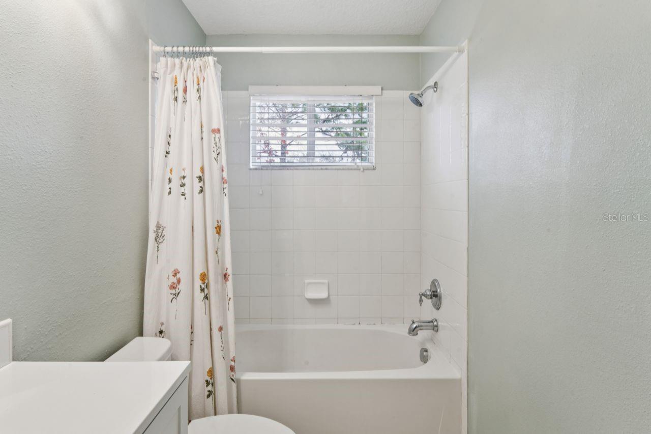 Bathroom 4 | tub/shower combo