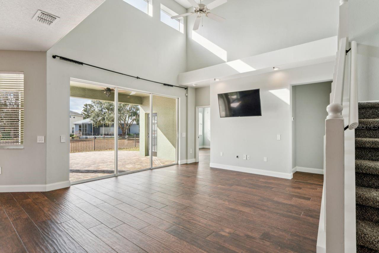 Family Room TV stays with home