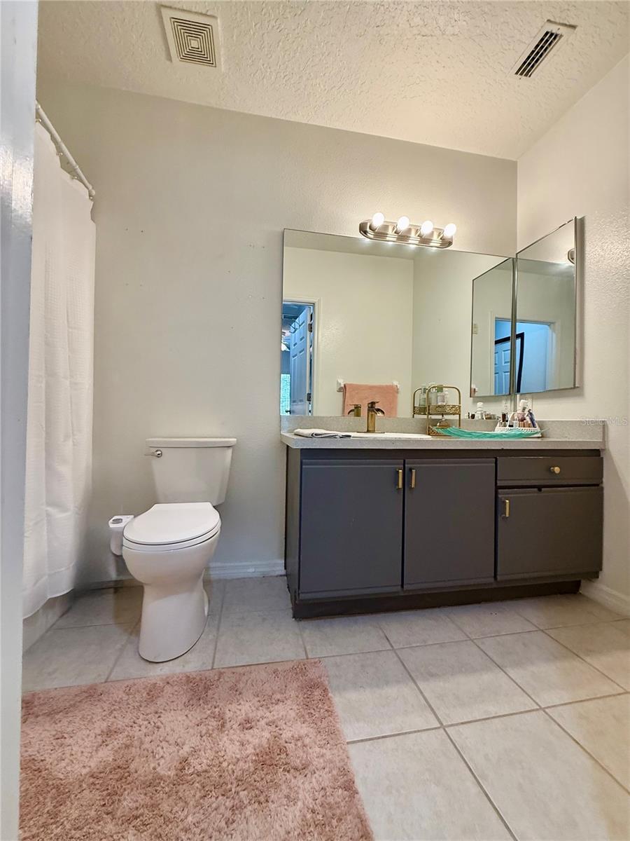 Primary Bathroom en-suite