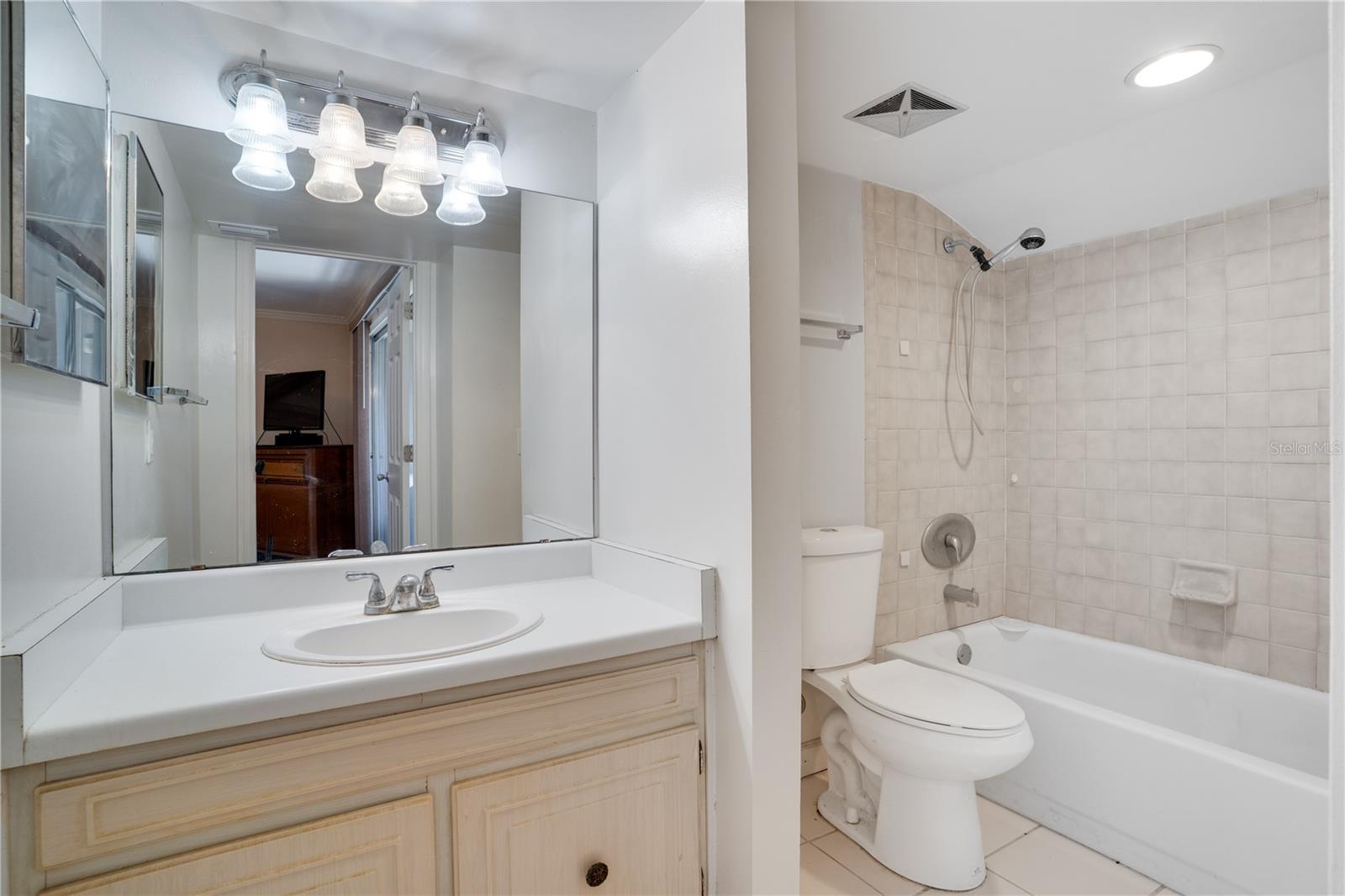 Primary Bedroom's Full Bathroom