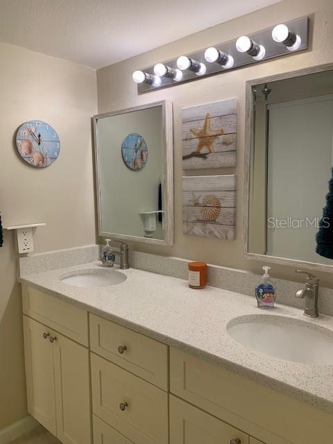 Vanity w/double sink alternate view