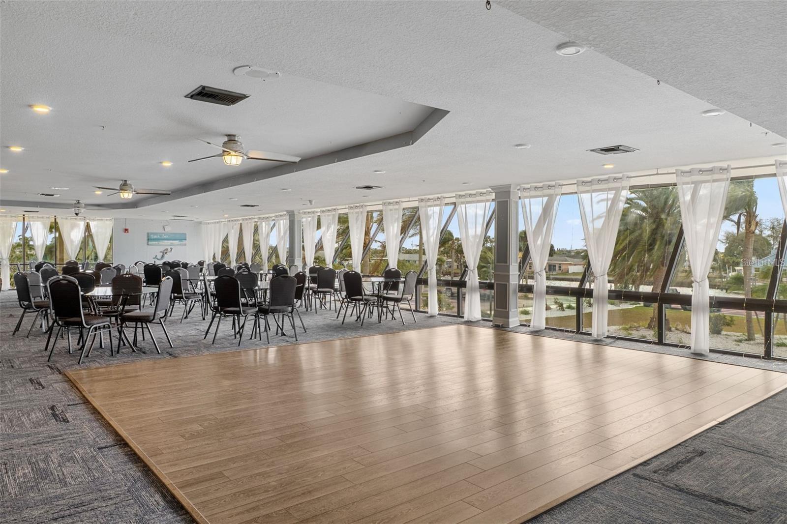 Let's get the Party started ~~ enjoy a variety of social gatherings / events in this stylish clubhouse environment complete with dance floor and amazing floor to ceiling wall of glass.