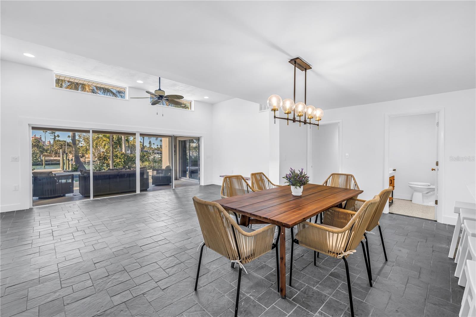 Kitchen/dining/living