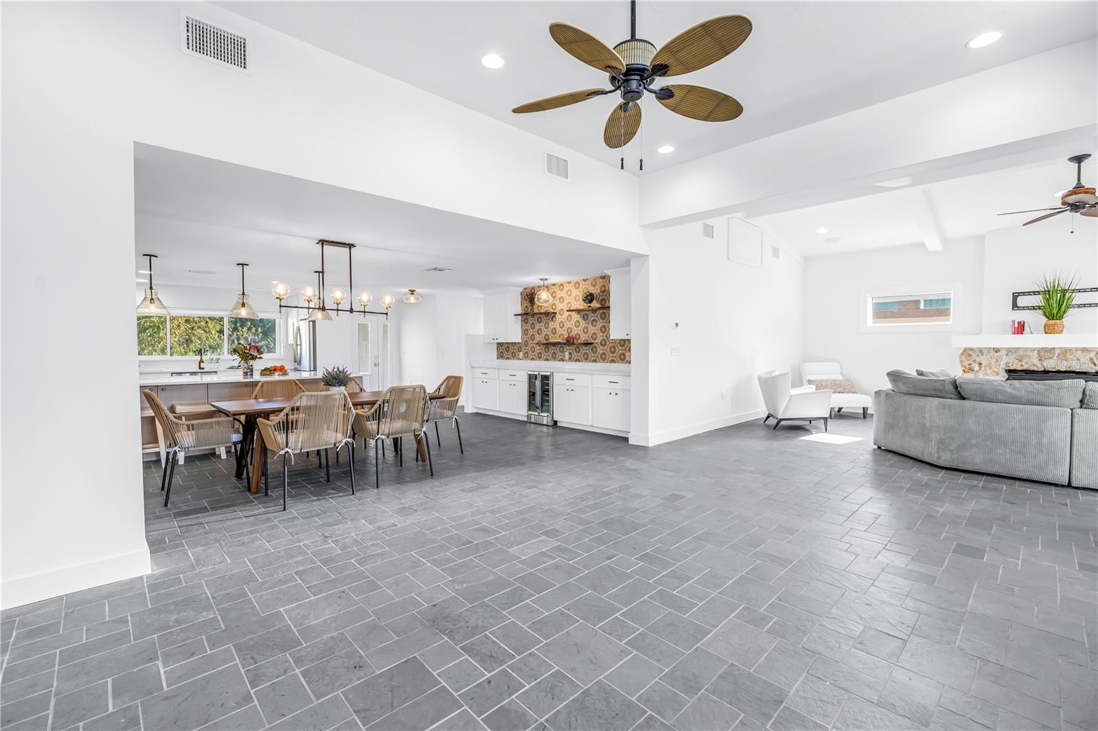 Kitchen/dining/living