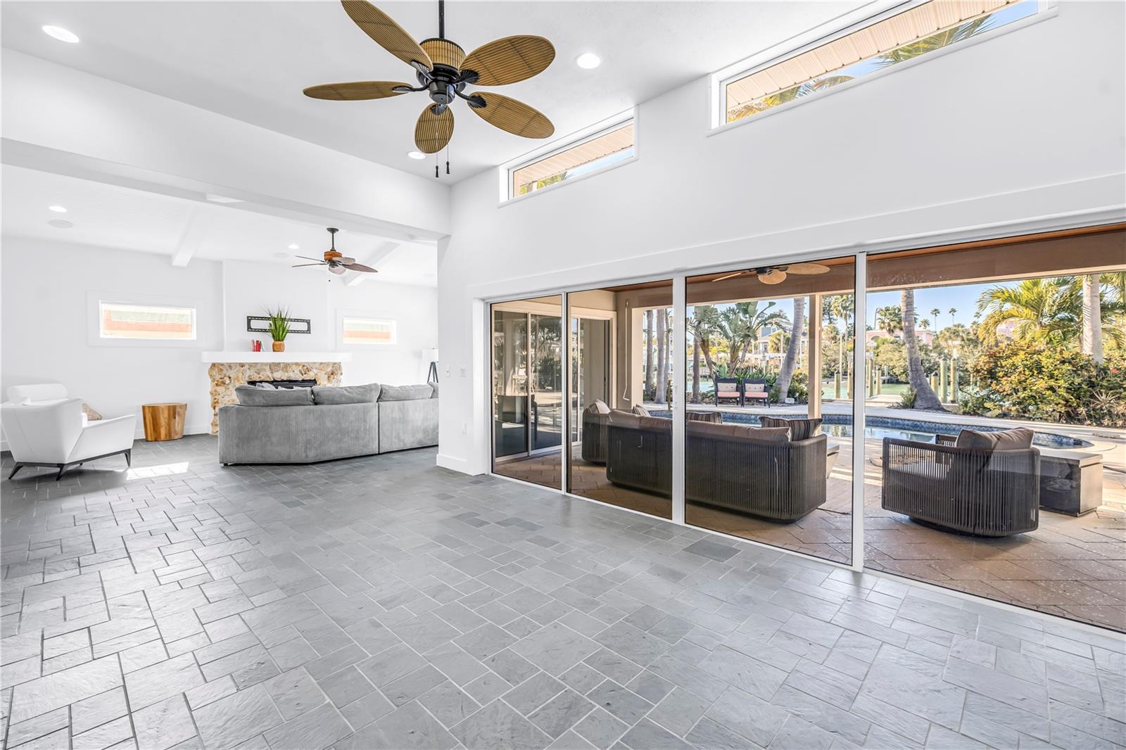 Kitchen/dining/living