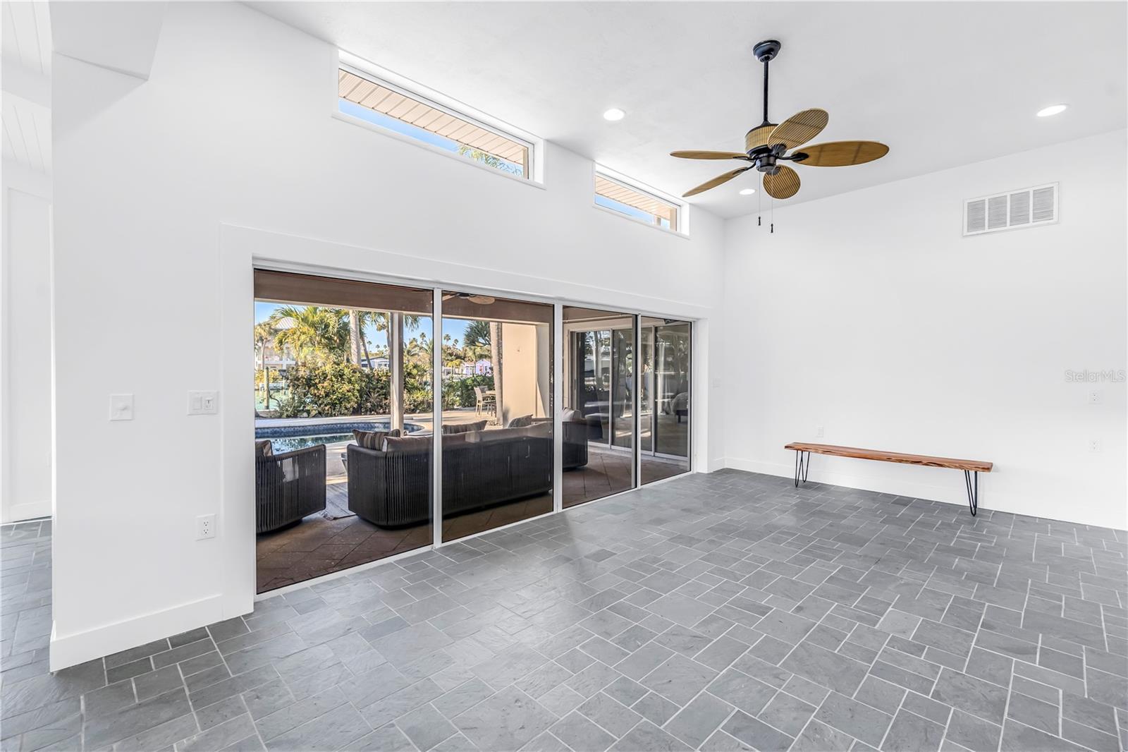 Kitchen/dining/living