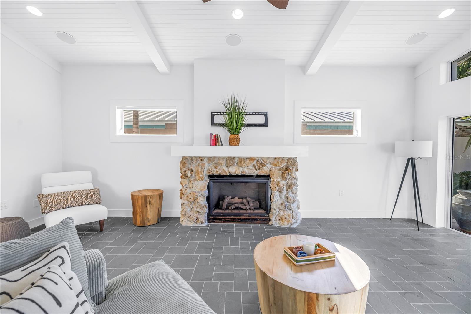 Kitchen/dining/living