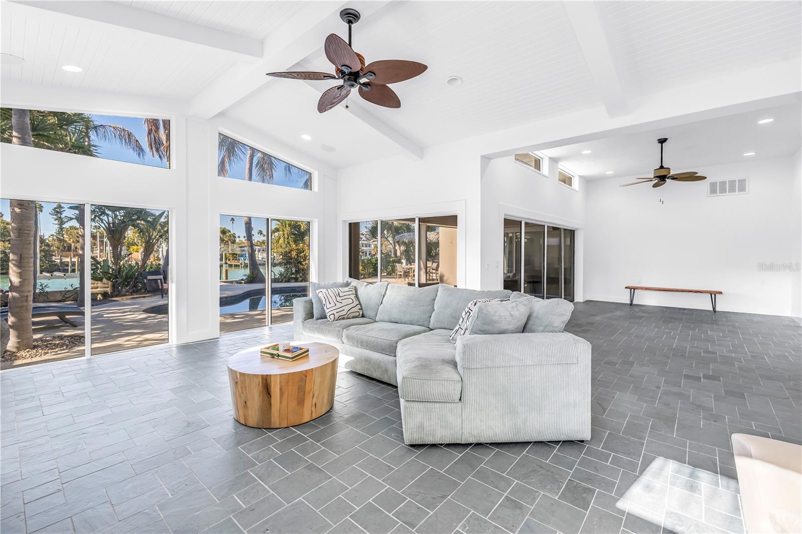 Kitchen/dining/living