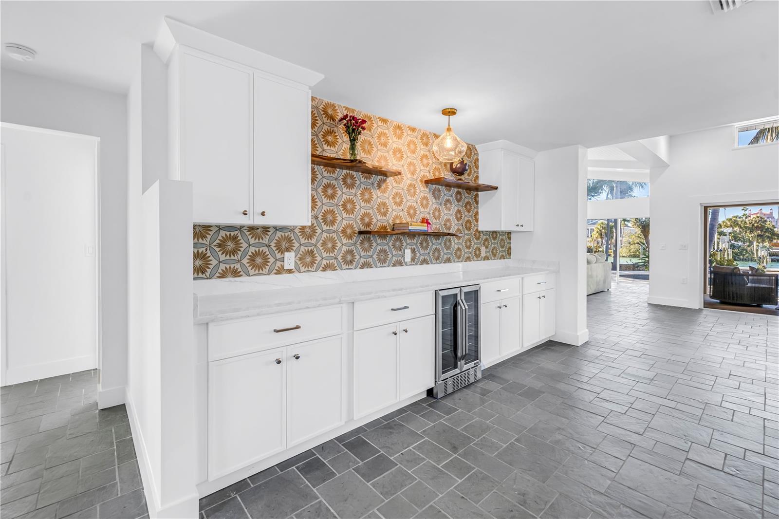 Kitchen/dining/living