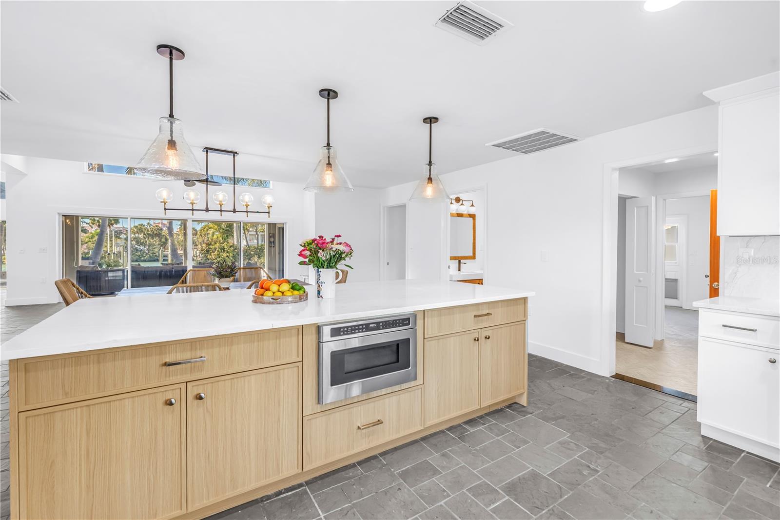 Kitchen/dining/living