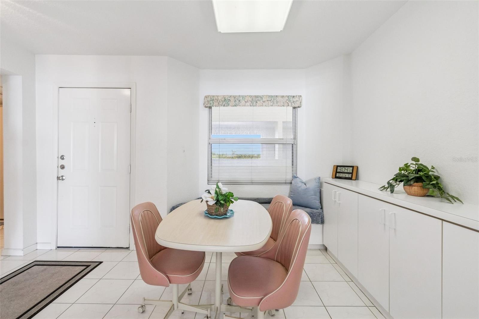 Additional dinette area off kitchen