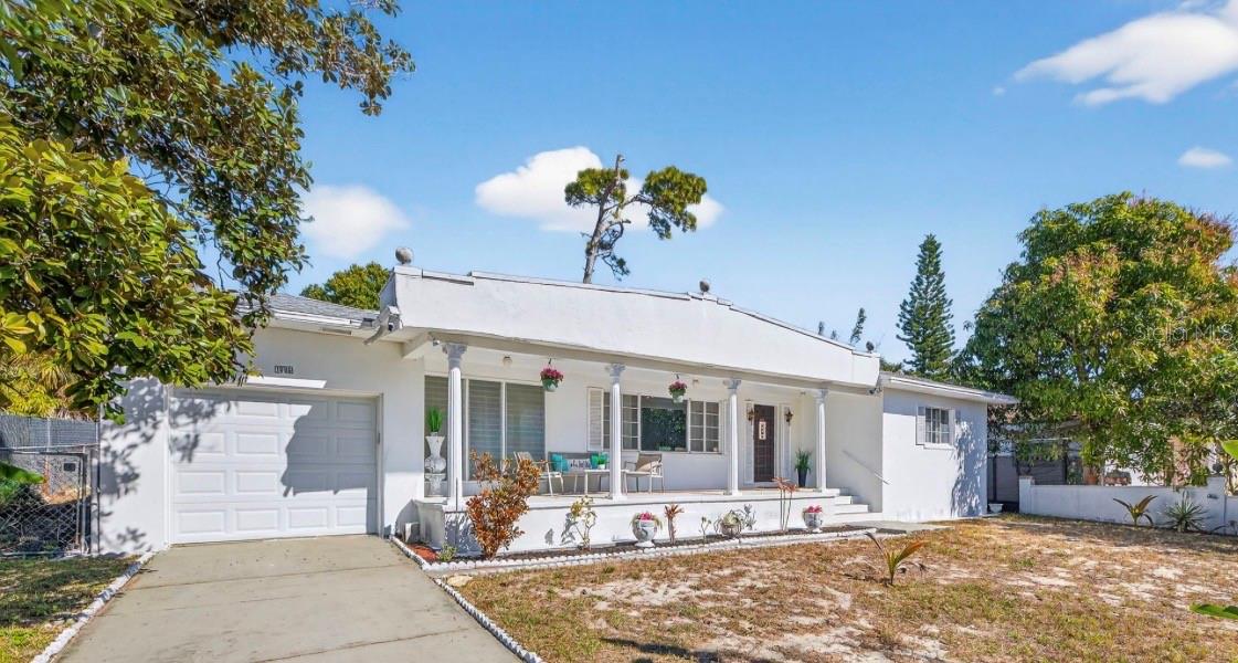 The house has 1 car garage.