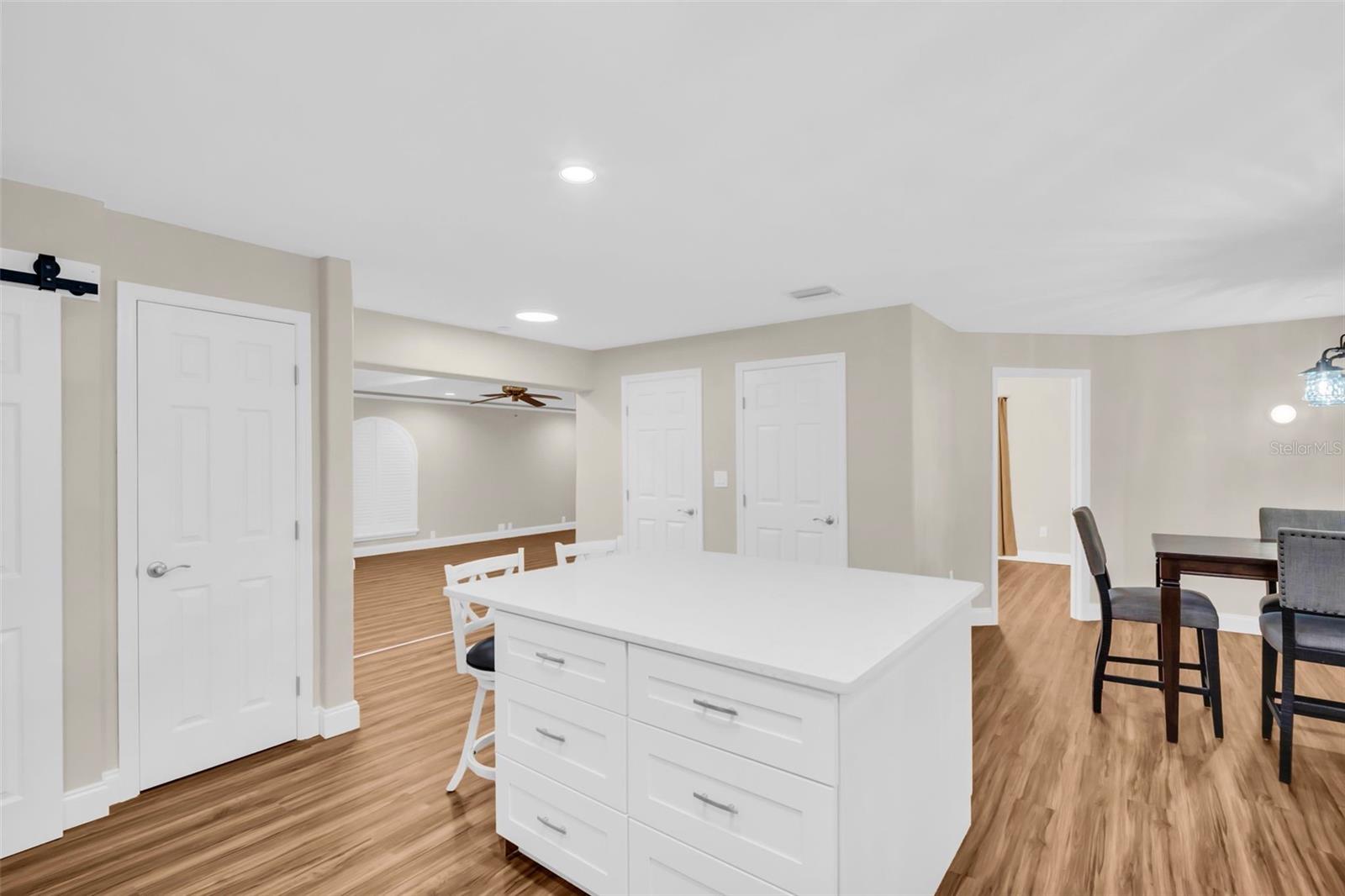 Kitchen / Island Dining