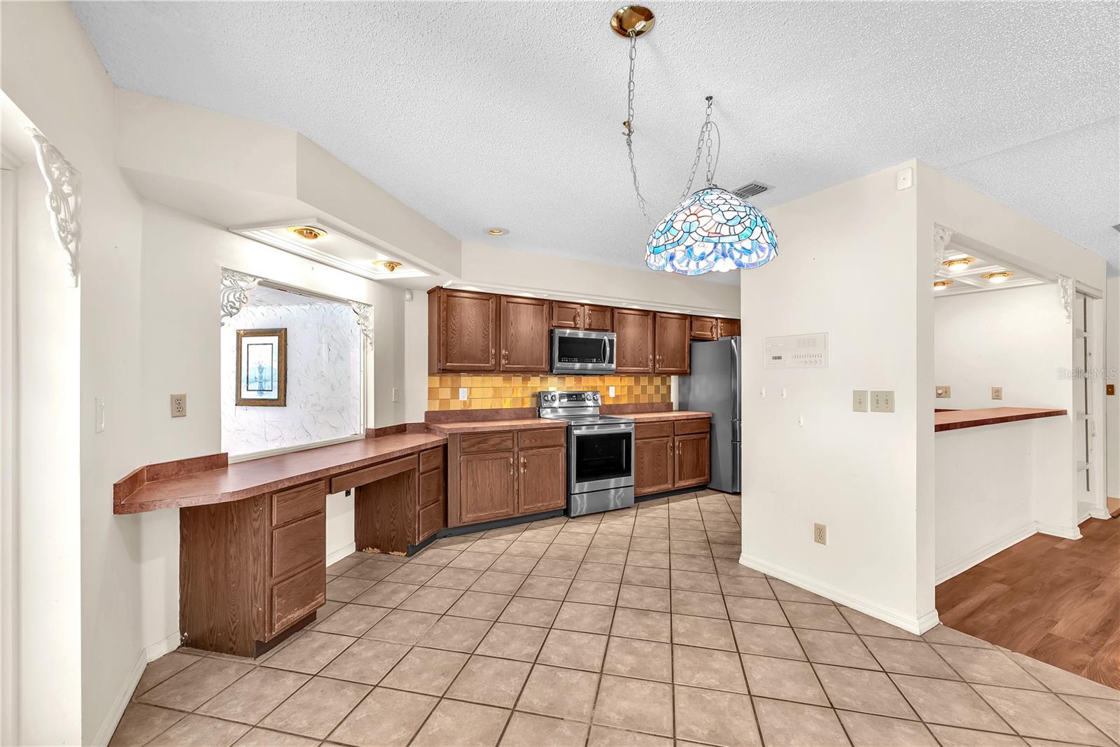 There is a large eat-in area perfect for casual dining.