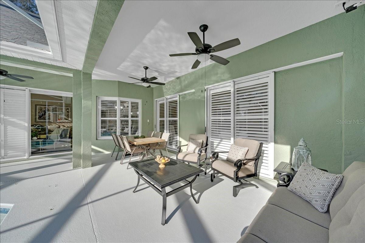 So much room for entertaining!