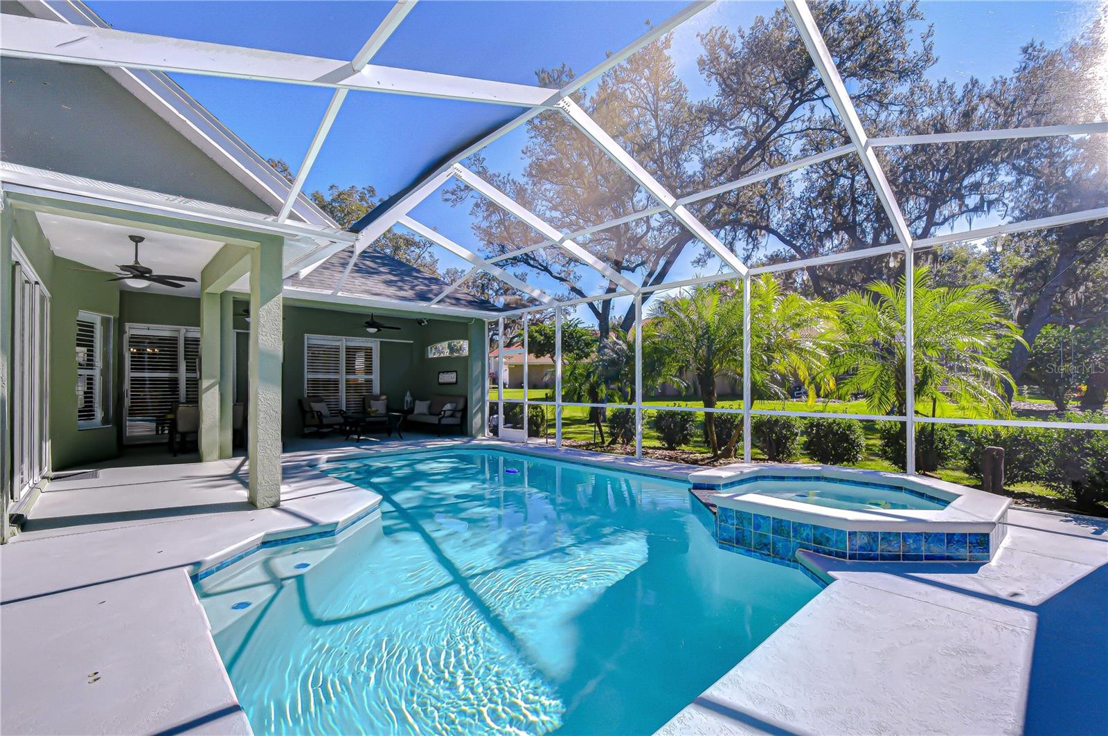 No backyard neighbors gives privacy!