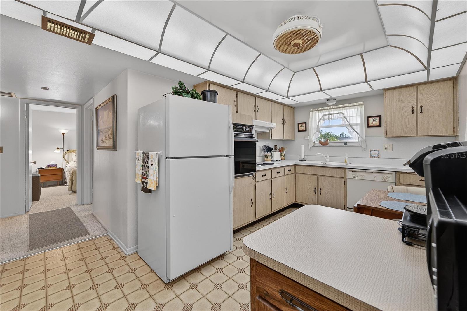 TB8469834 - Kitchen on the right