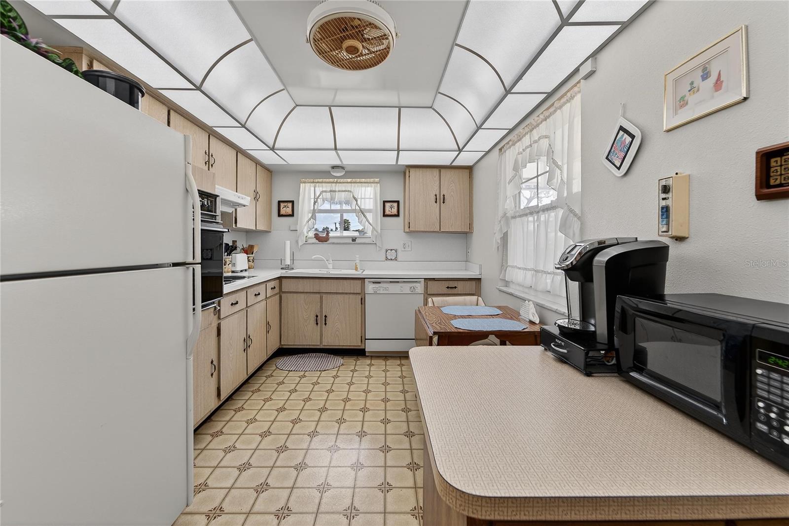 TB8469834 - extra lighting