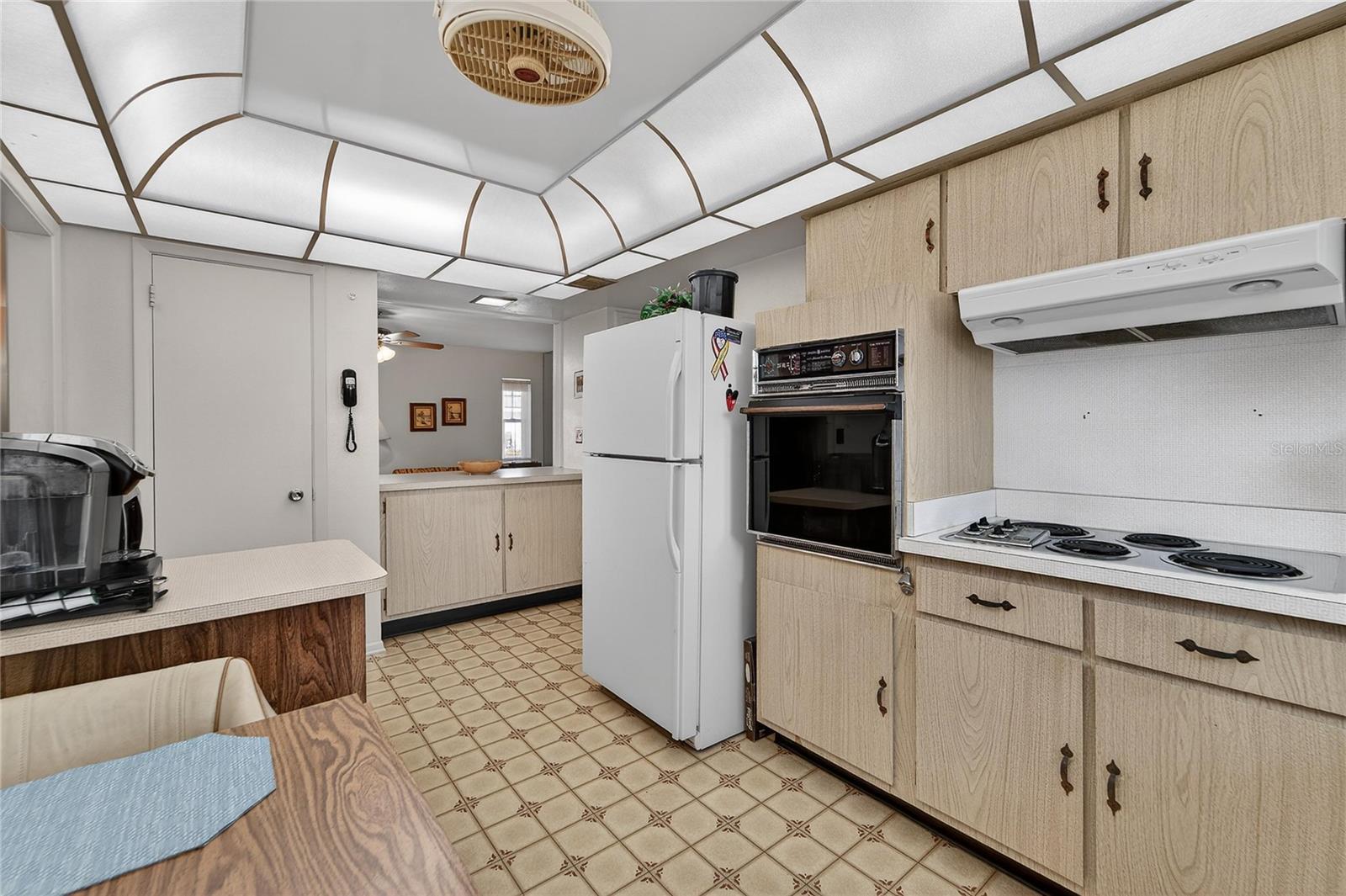 TB8469834 - pass-thru to great room