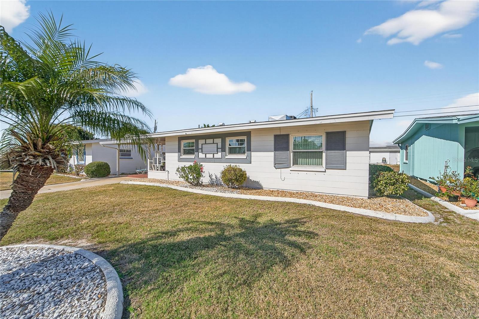 TB8469834 - side view