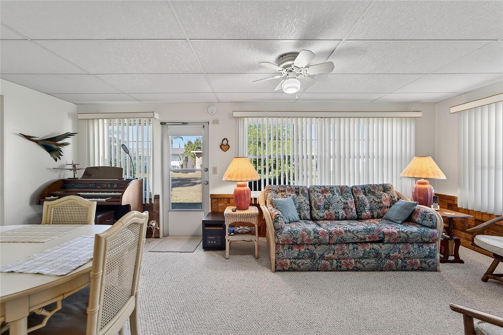 TB8469834 - access ti backyard