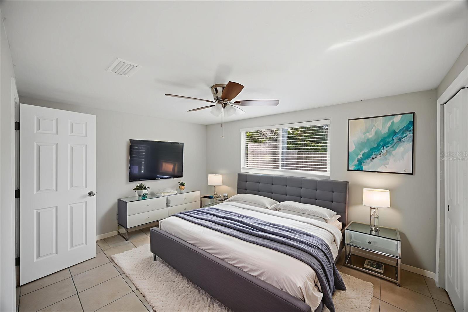 This photo has been Virtually Staged.