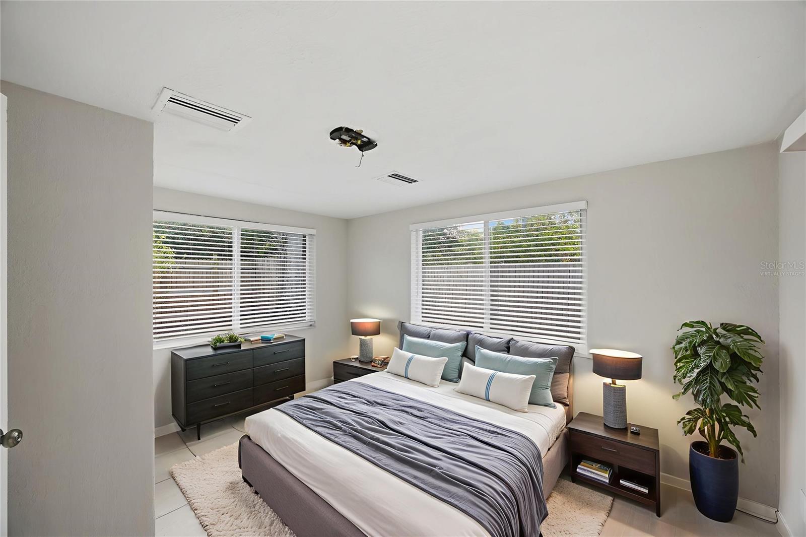 This photo has been Virtually Staged.