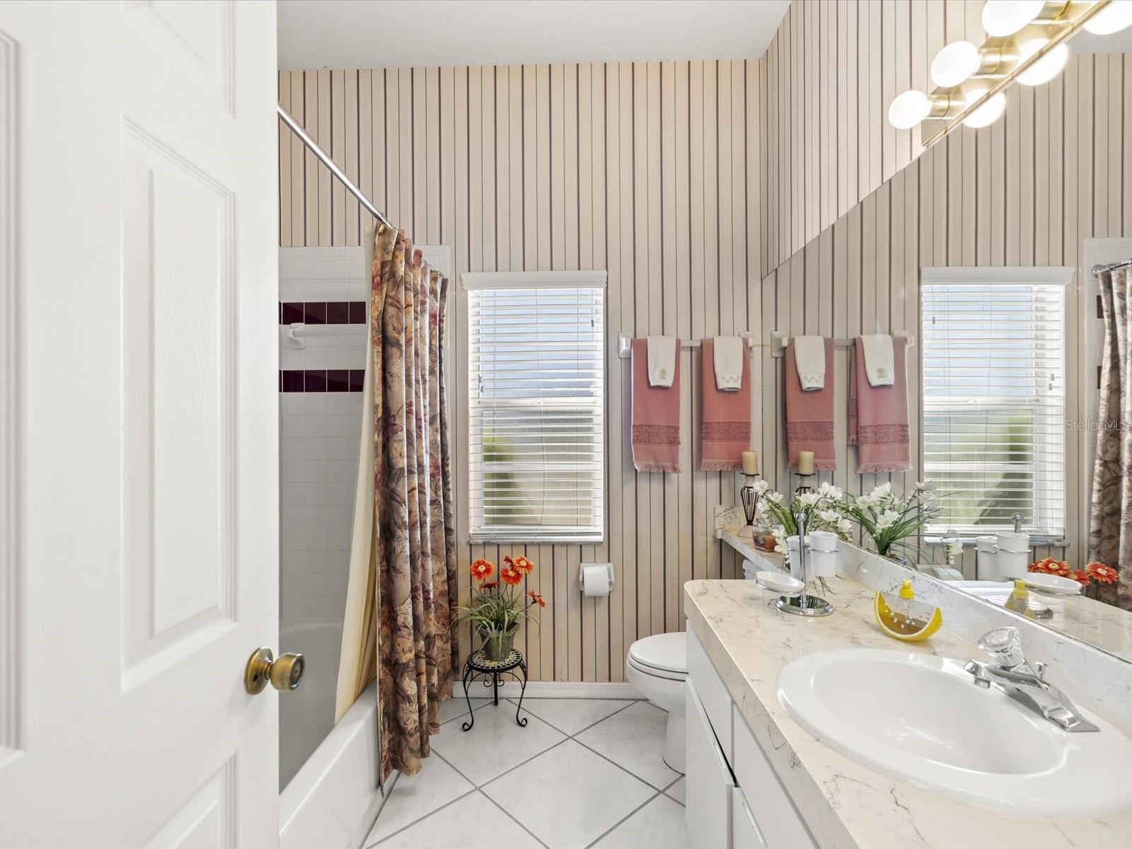 2nd bathroom with shower/tub combo