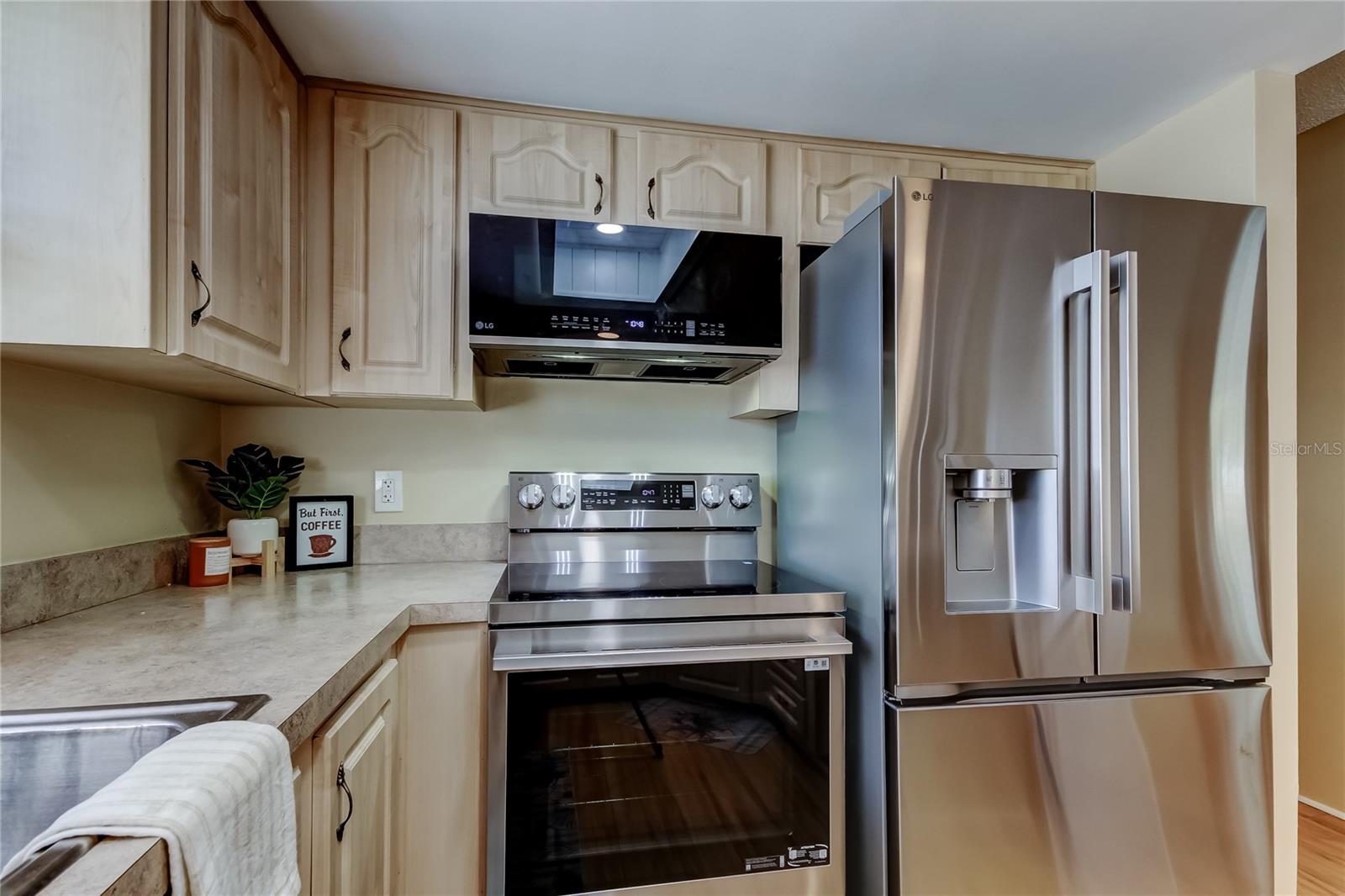 12. BRAND NEW $7K STAINLESS STEEL APPLIANCE PACKAGE - JUST FOR YOU!