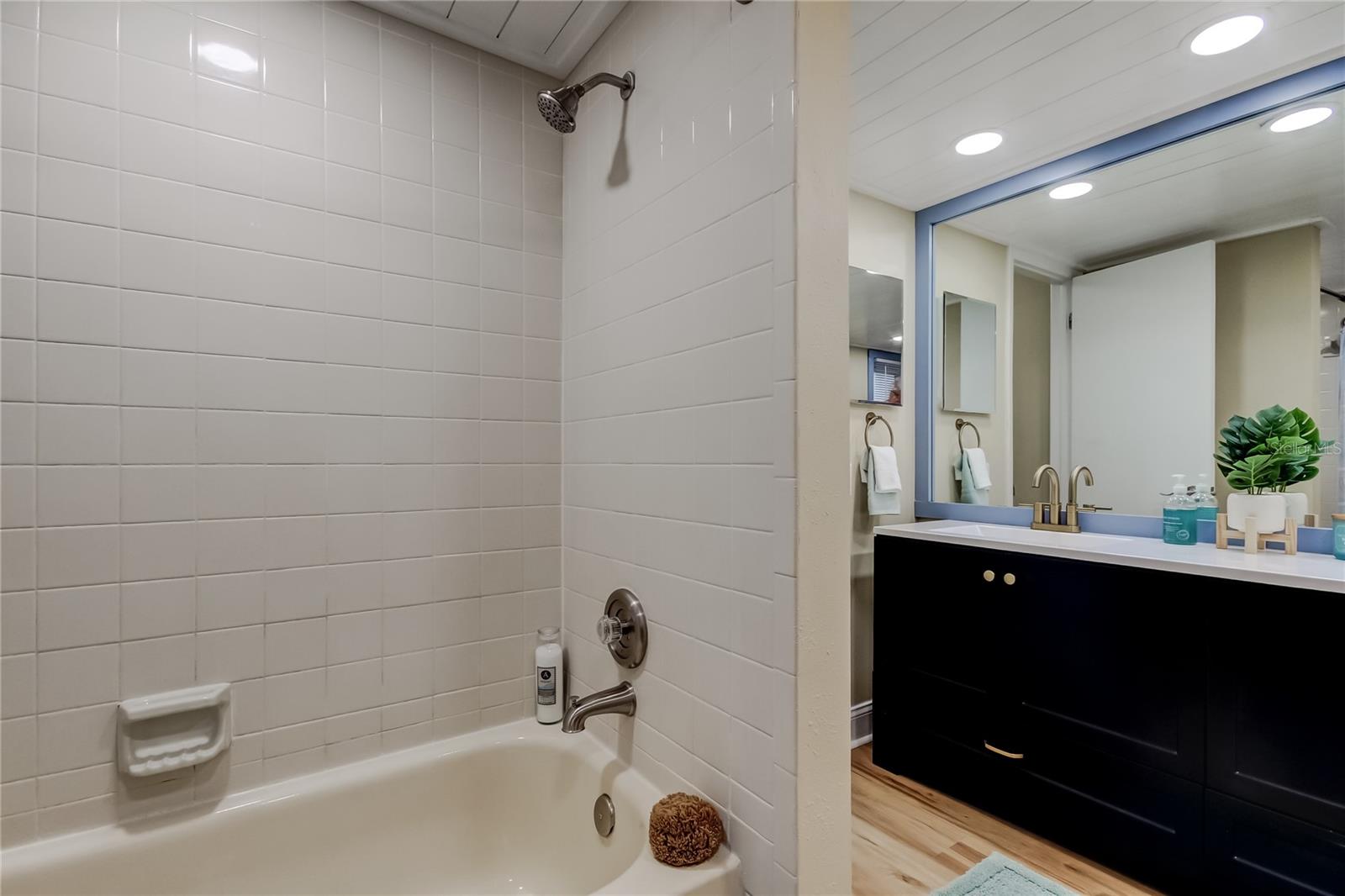 16. Bathrm #2 (10.1' x 6.11') Tub w Shower, New Dual Sink Vanity, Toilet, LVP, Lighting, Plumbing Fixtures!!