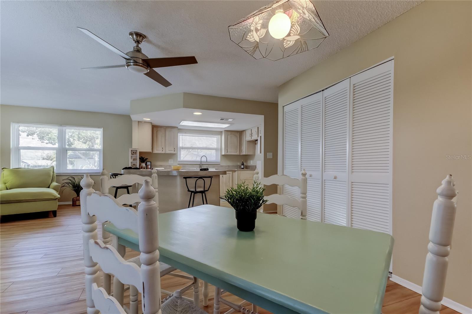 34.  Eat In Nook (5.7' x 6.6') a Cozy Corner in the Great Room #2 - Kitchen & Family Room (20.2' x 24.3')!!