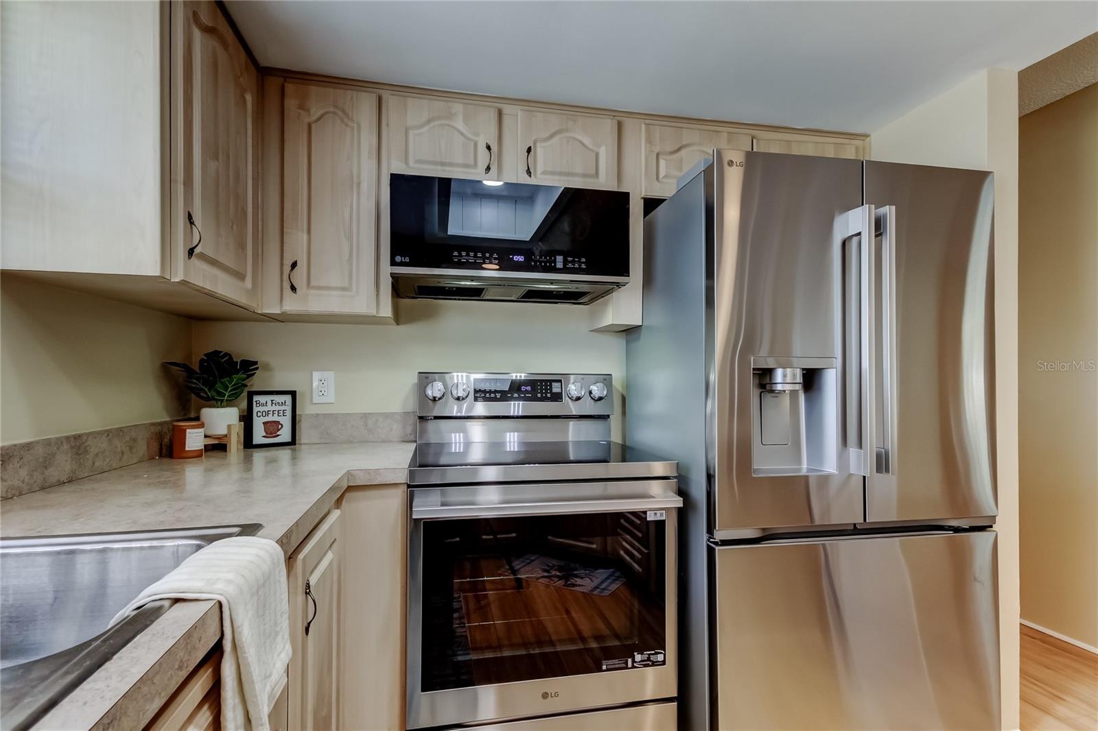 35. Kitchen (10' x 13') Updated Garbage Disp, Faucet, Lighting, $7k New Stainless Steel Appliance Package!