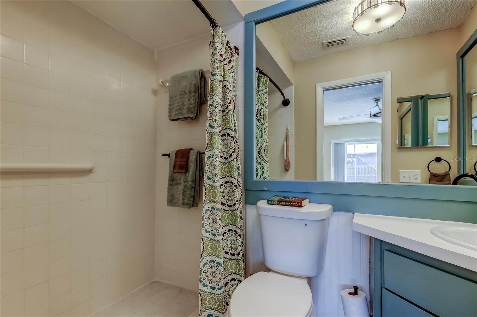 49. Primary Ensuite Bathrm (4.8' x 7.11') New Matte Black Plumbing Fixtures, LVP Floors, Lighting, Toilet!!