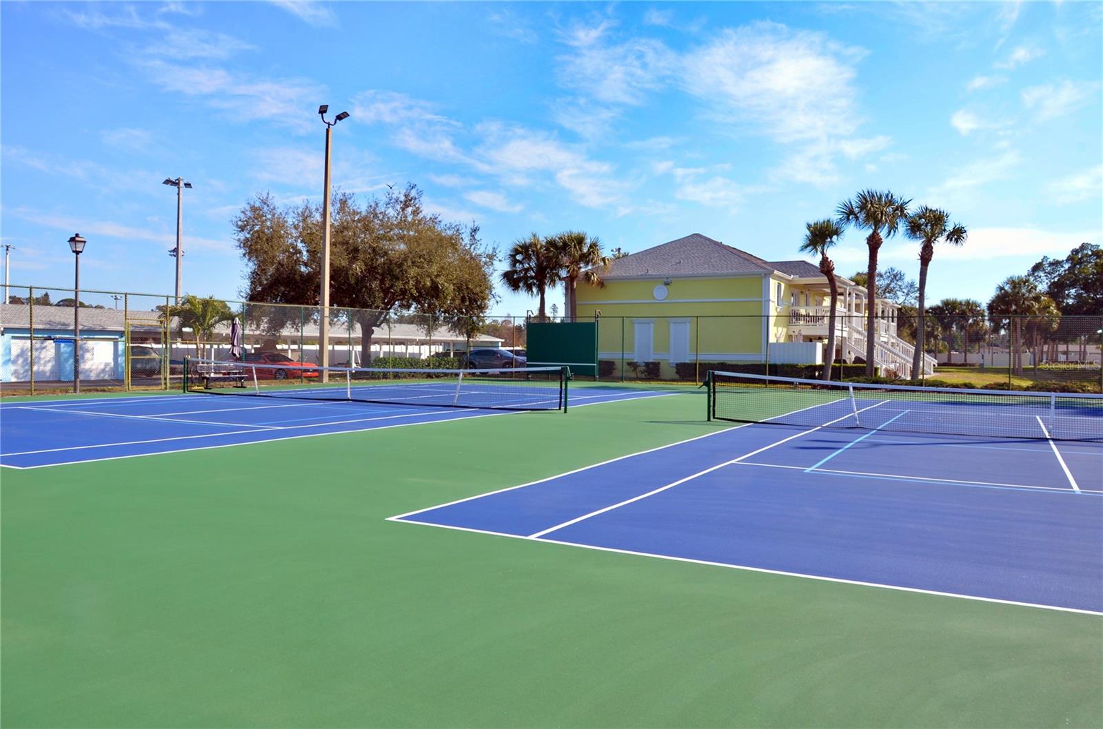 Waterside North's tennis and pickleball courts