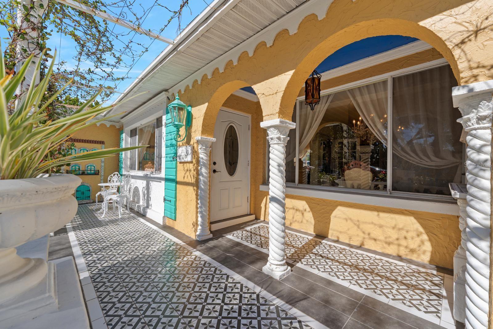 FRONT PORCH / FRONT DOOR