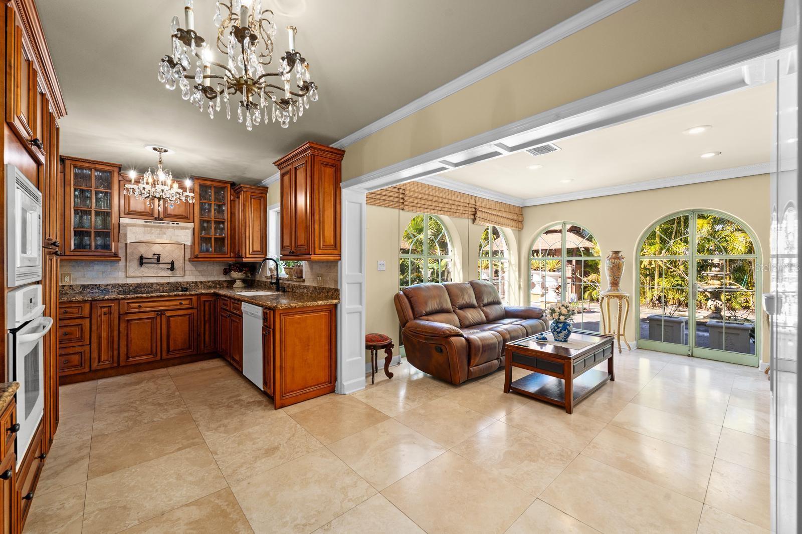 KITCHEN / FAMILY ROOM