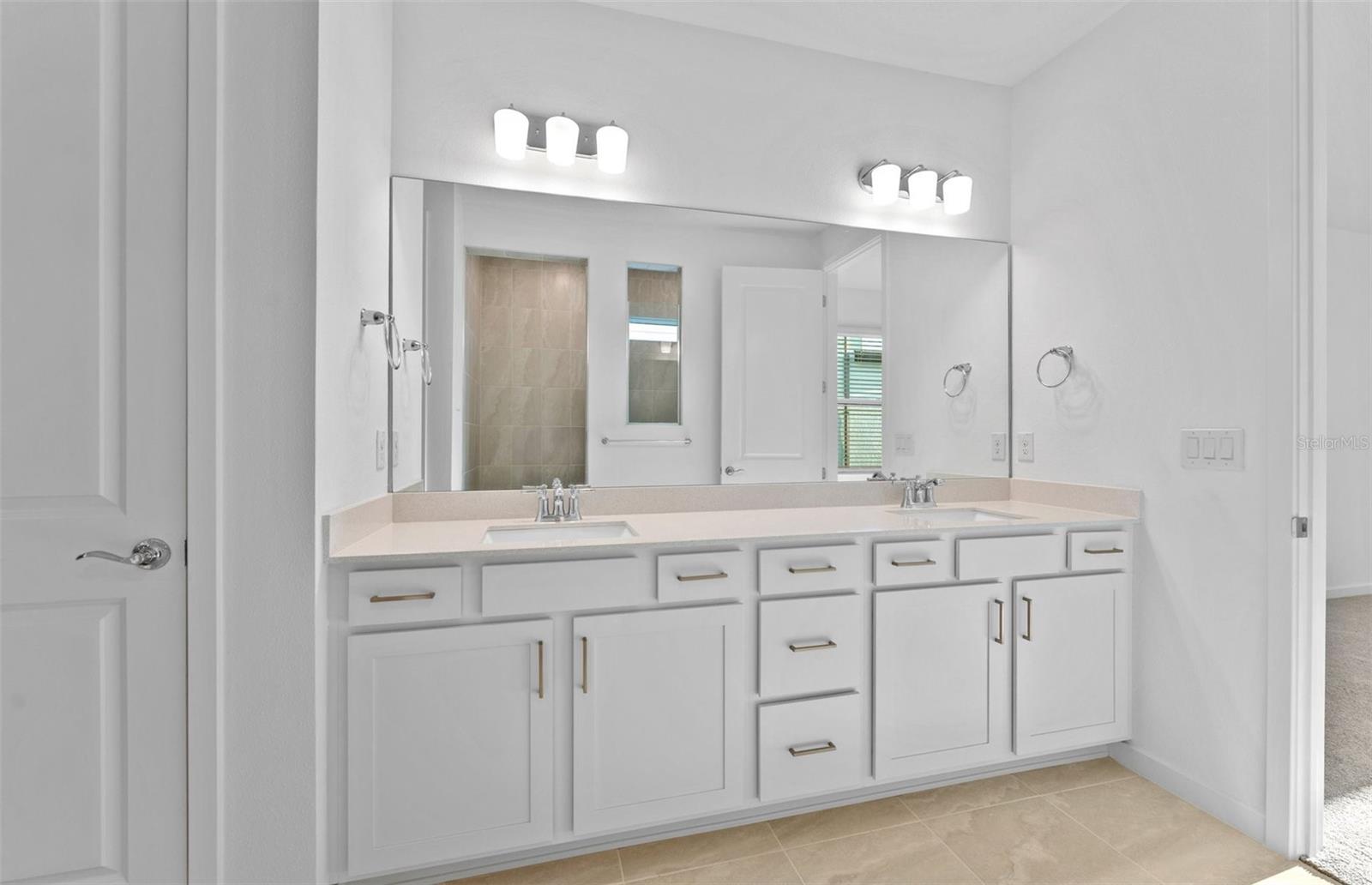 Owner's Bath w/Dual Sinks