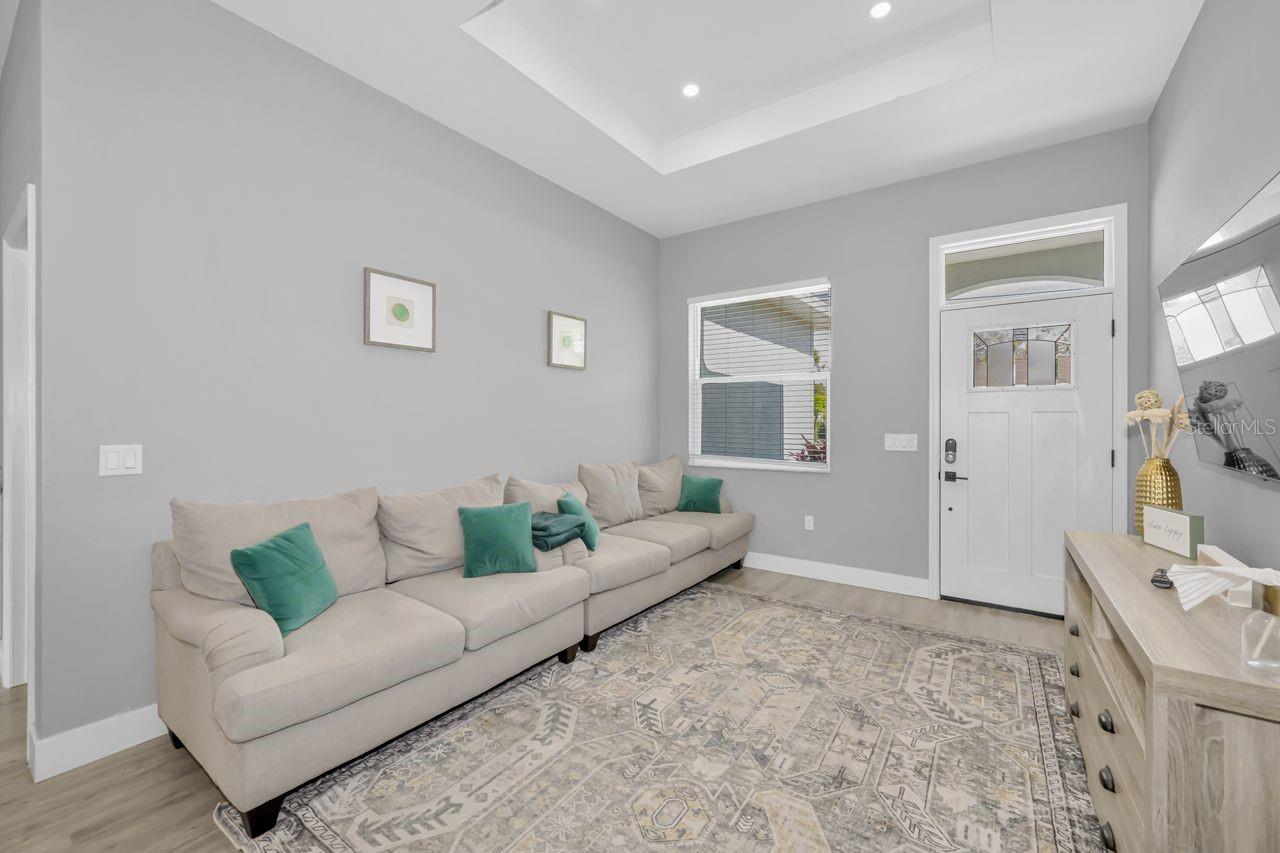 Living room looking at the front doot