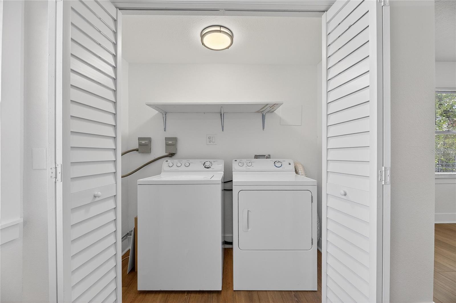 Washer/Dryer main house