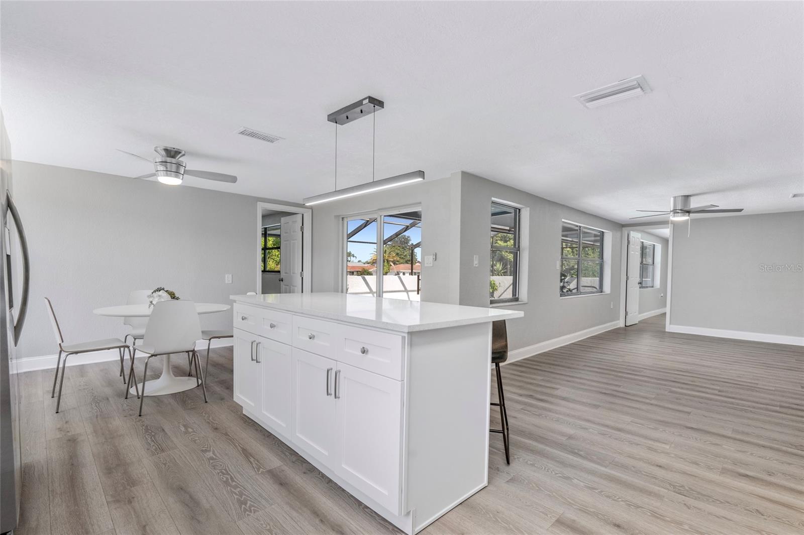 Breakfast Area / Island