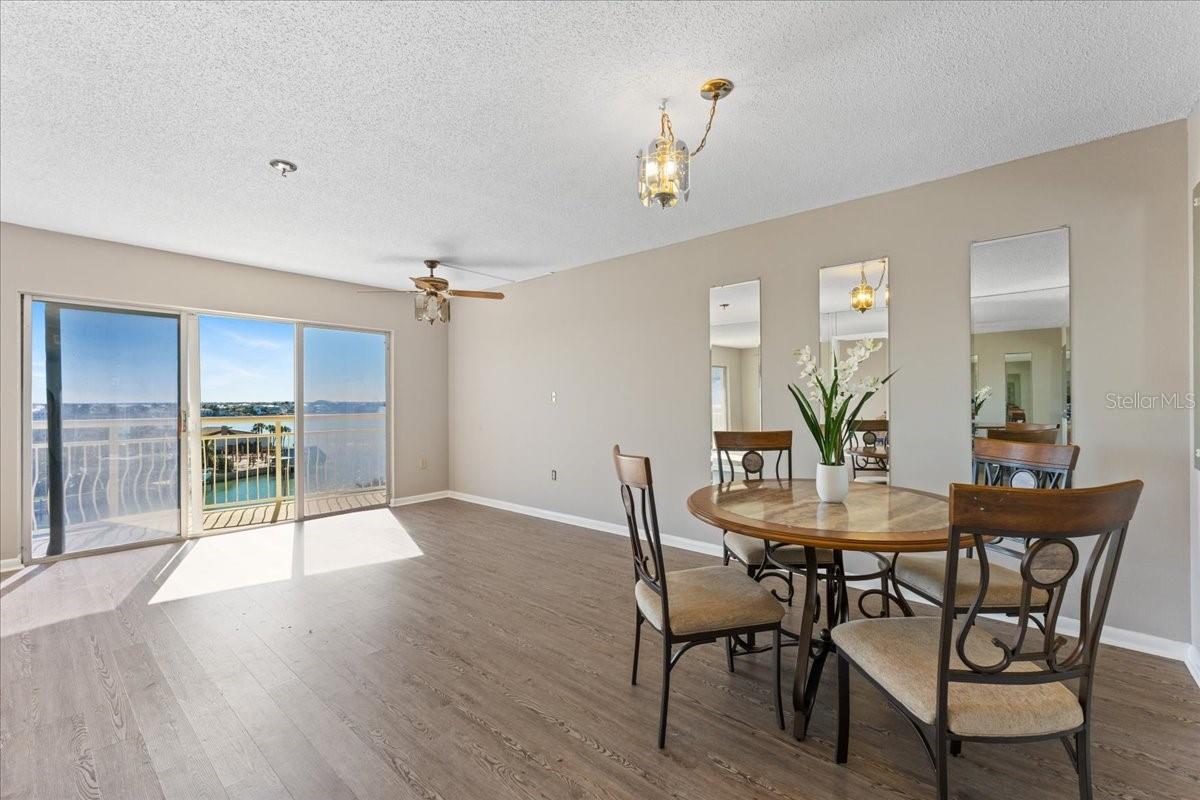 Welcome to #610; open concept with a clean & neutral palette