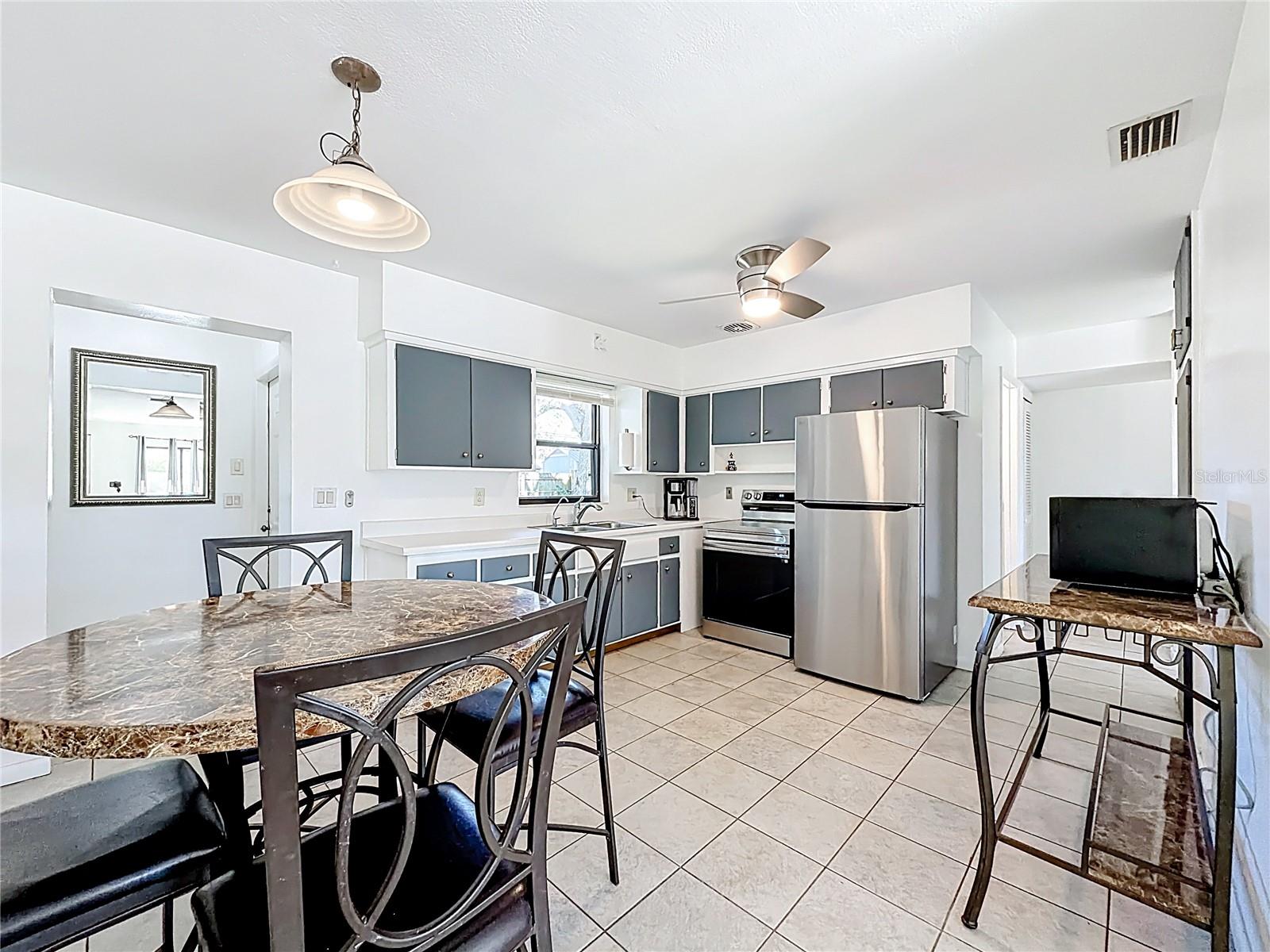 Primary Bedroom - Eat in Area