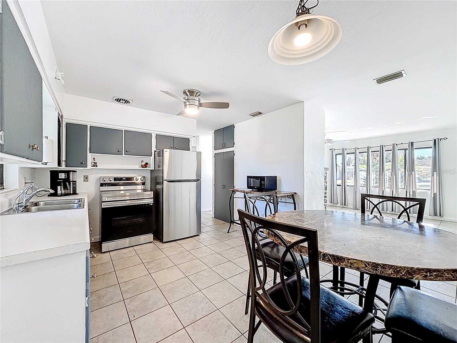 Primary Bedroom - Eat in Area