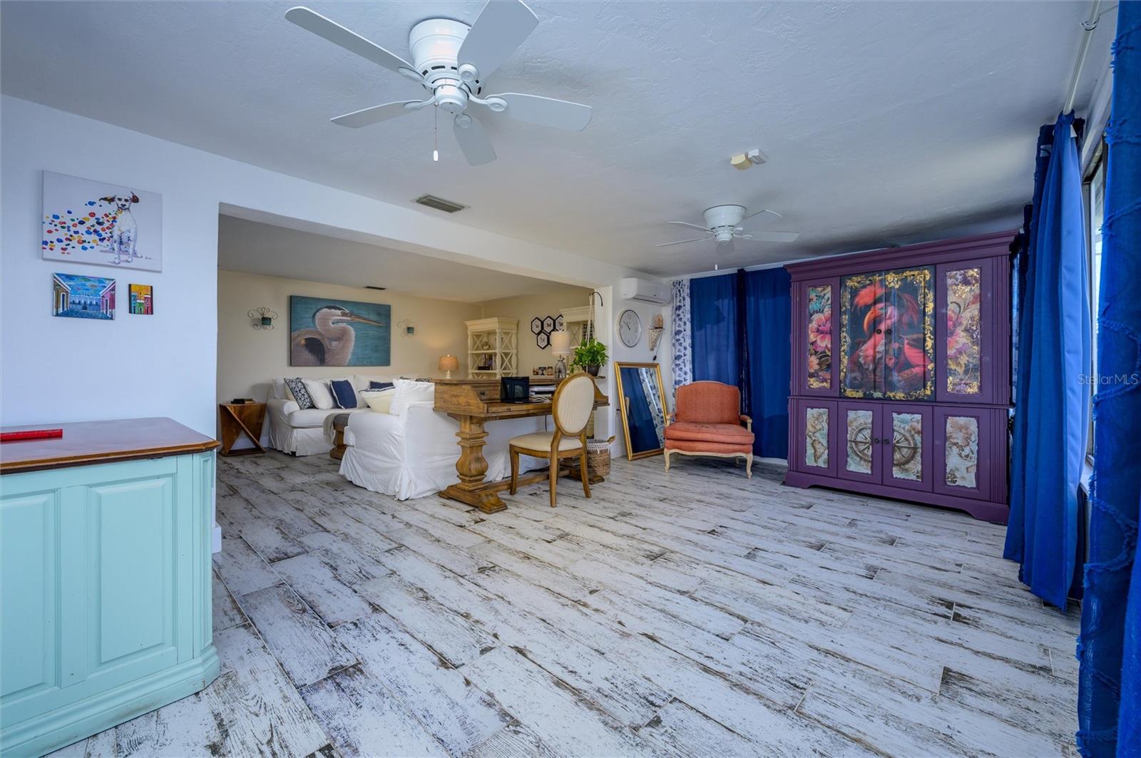 Sunroom w/curtains closed