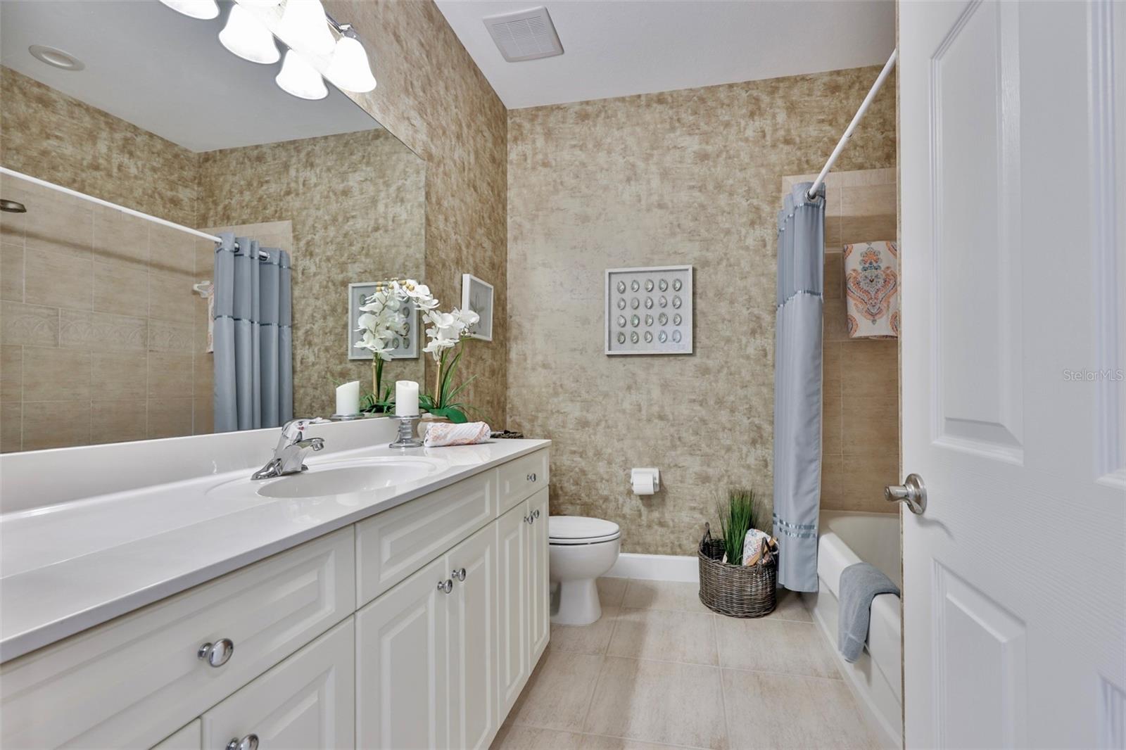 Upstairs 2nd Bathroom